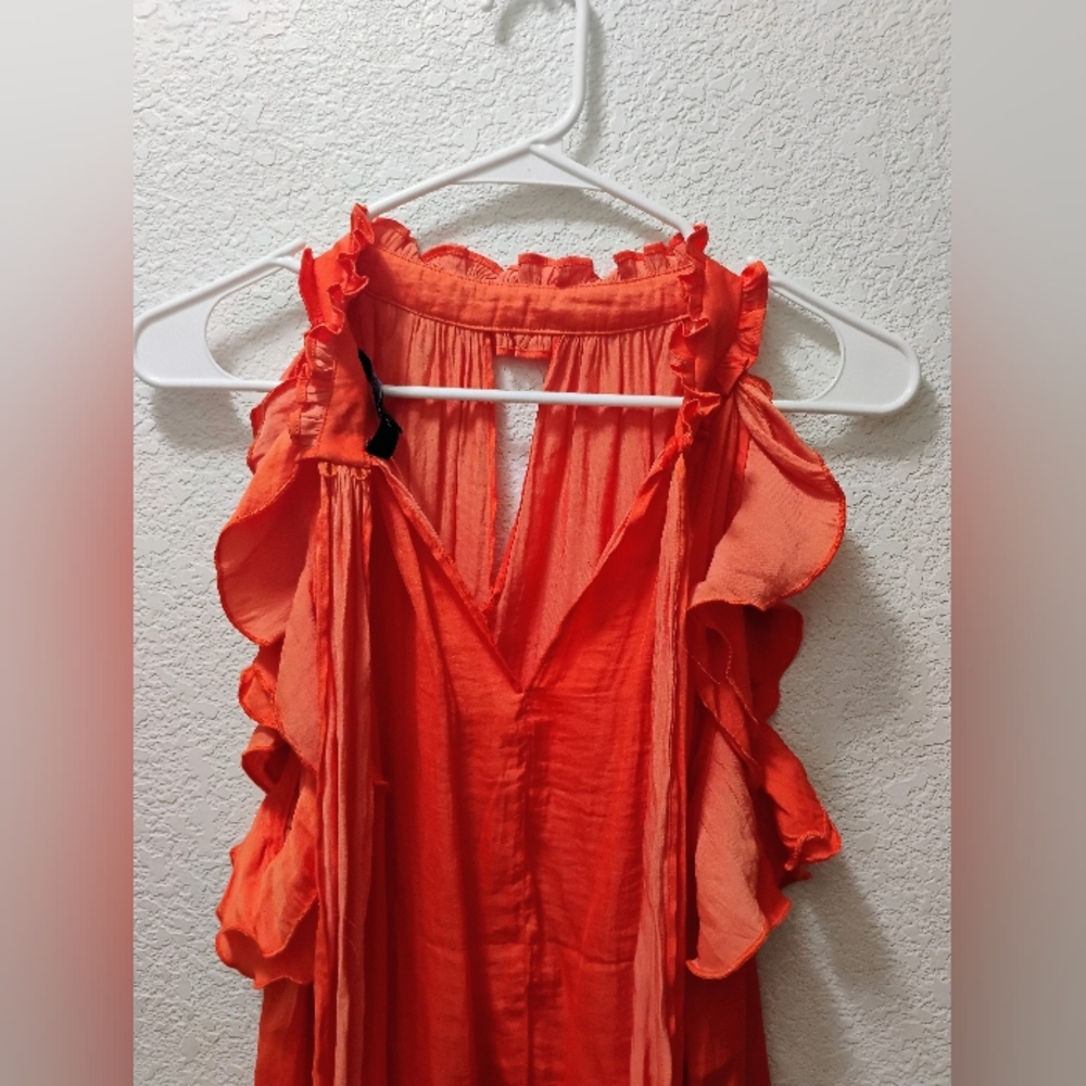 Sleeveless Ruffled Blouse - Picture 8 of 10